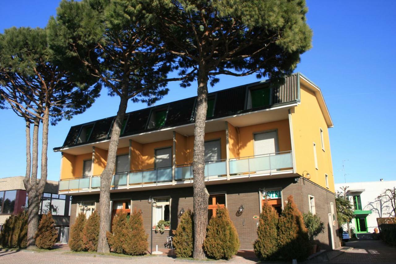 Albergo Nardini Lentate sul Seveso Bagian luar foto