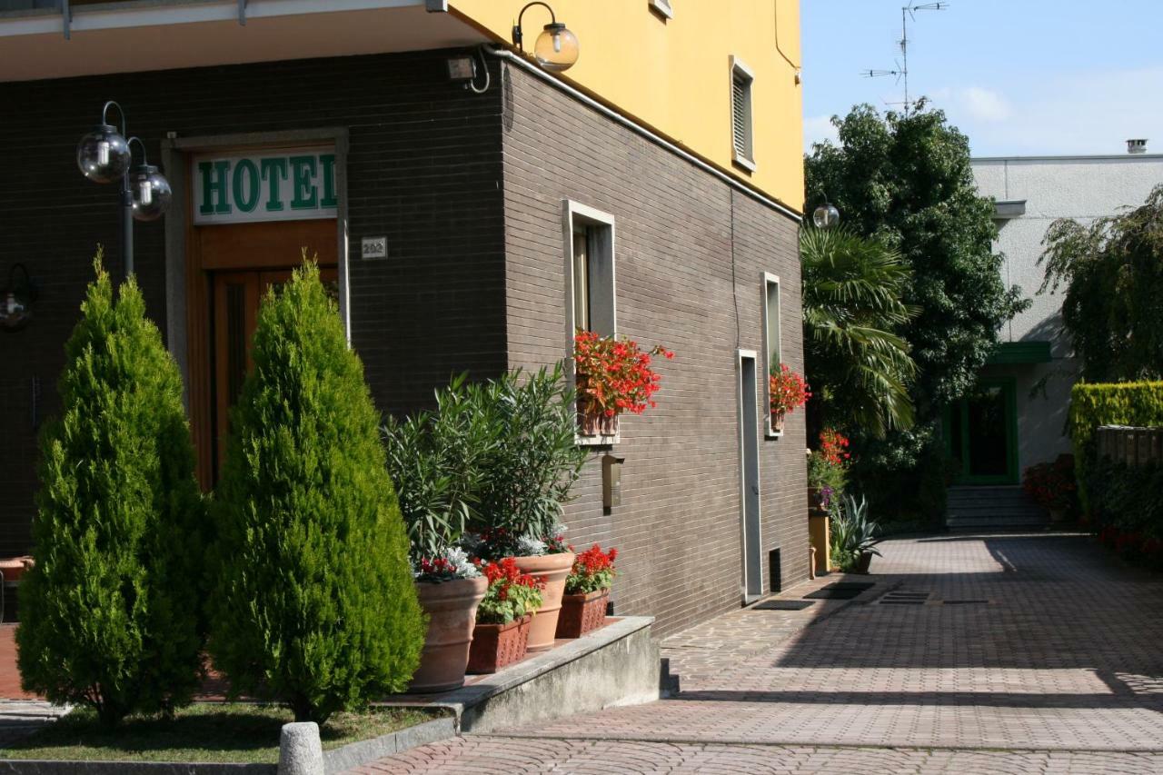 Albergo Nardini Lentate sul Seveso Bagian luar foto