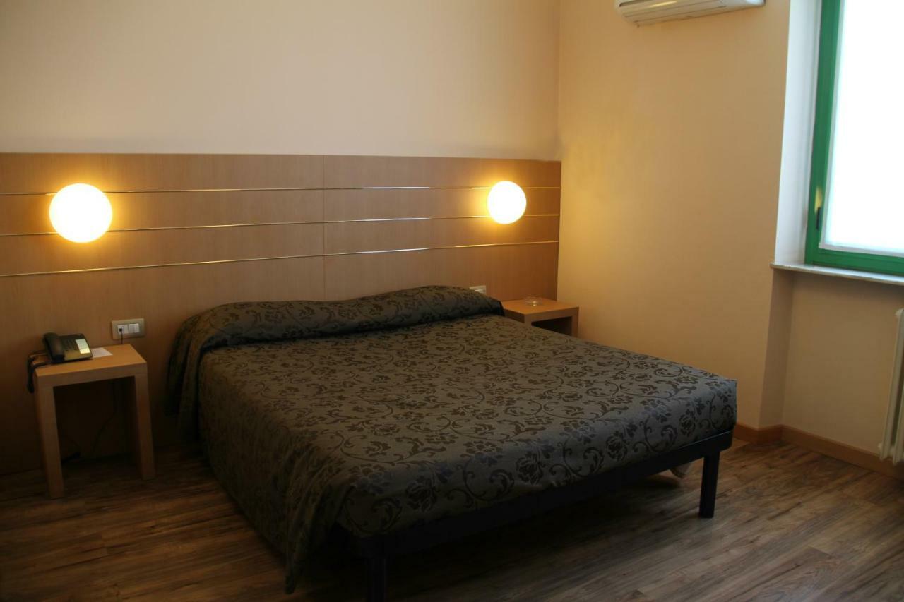 Albergo Nardini Lentate sul Seveso Bagian luar foto