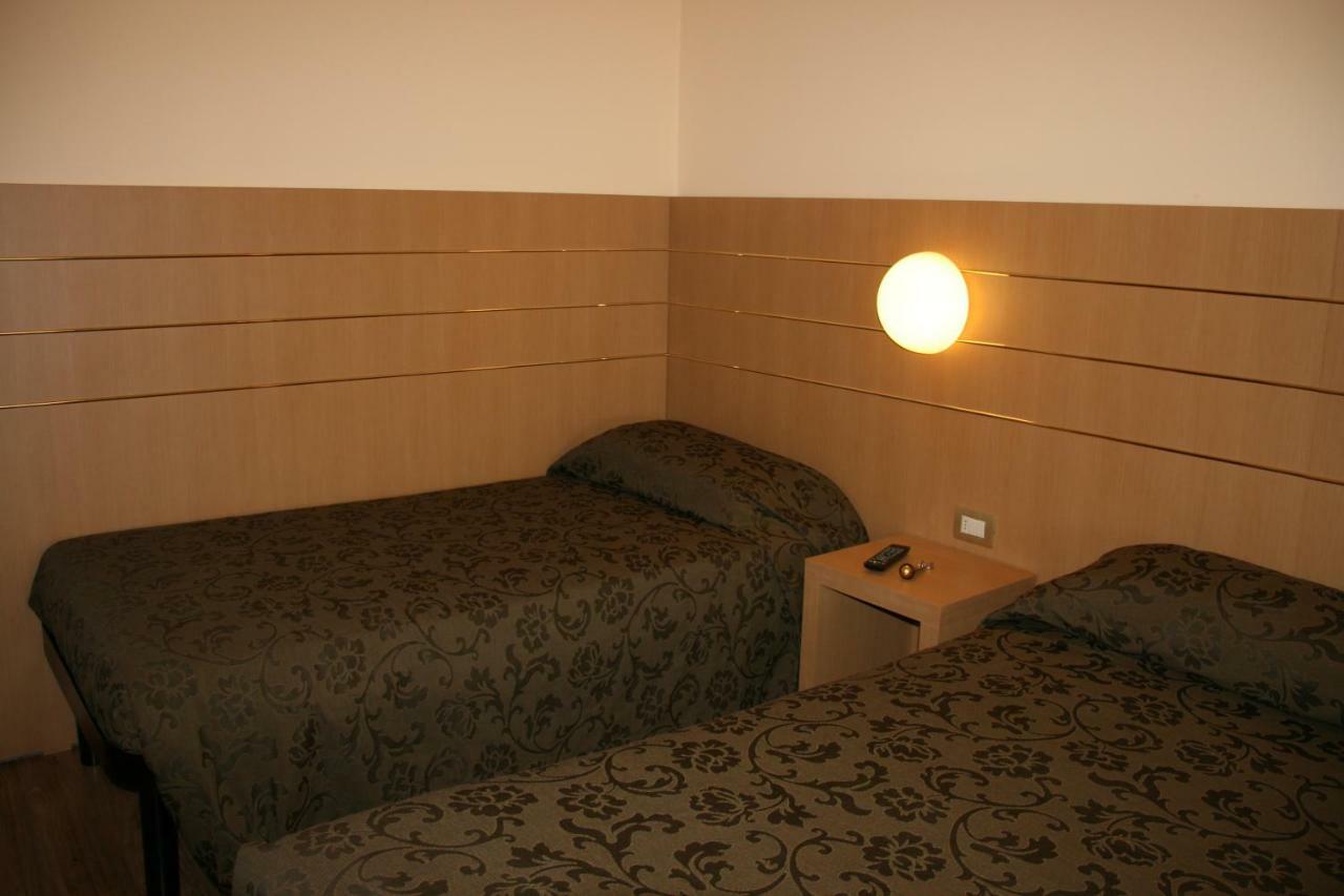 Albergo Nardini Lentate sul Seveso Bagian luar foto