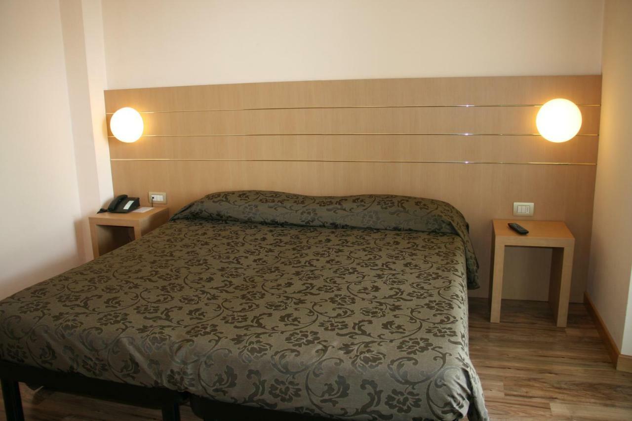 Albergo Nardini Lentate sul Seveso Bagian luar foto